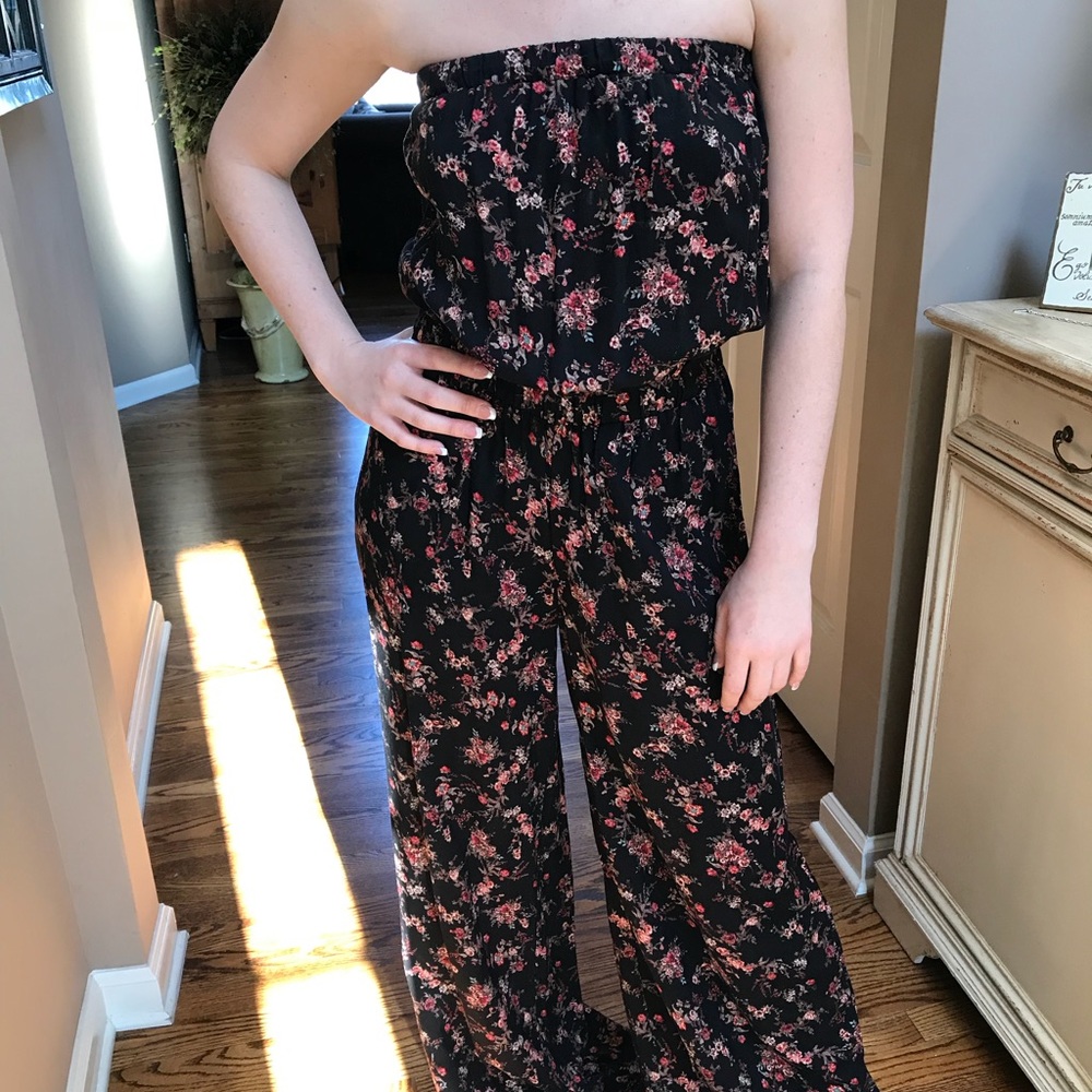 Super cute off the shoulder jumpsuit w/ open back.